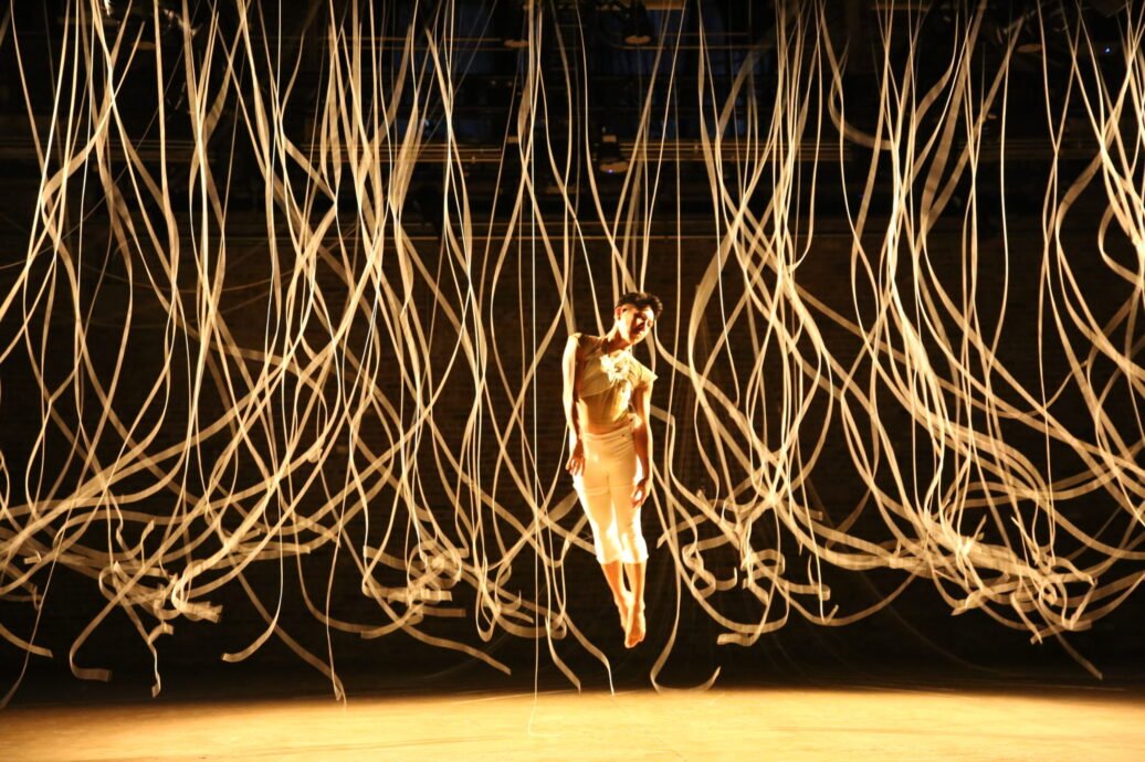 Kinetic Resonances by Ximena Garnica and Shige Moriya, featuring LEIMAY Ensemble:  Masanori Asahara, Angelica Barbosa, Mar Galeano,  Maitlin Jordan, Erin Landers, Chelsea Factory, New York, USA, 2023 documentation photos by Shige Moriya